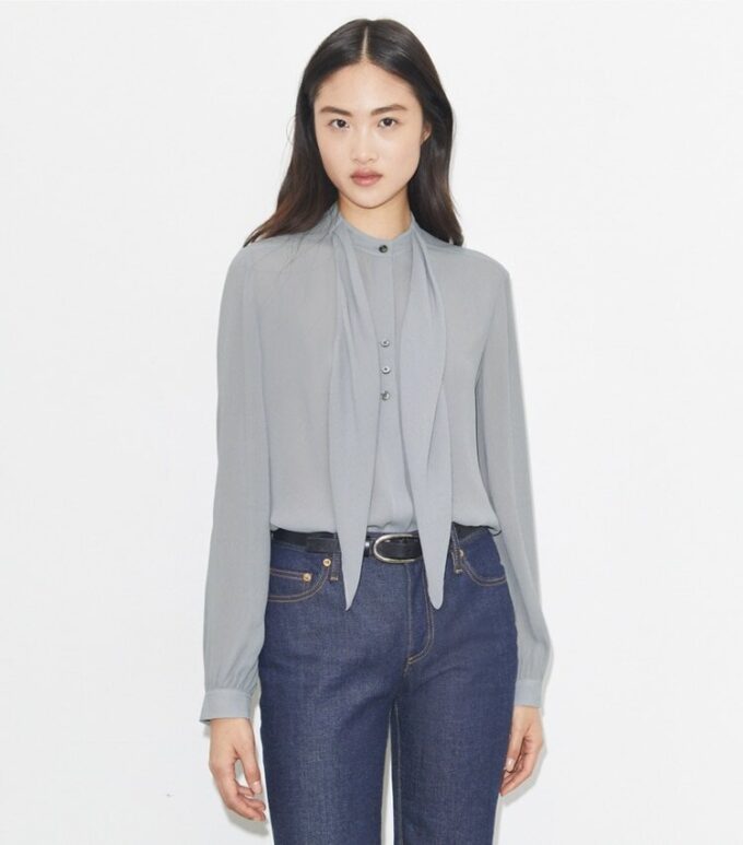 Blus med rosett i georgette Blus med rosett i georgette
