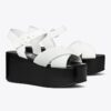 Bombe sandal med korsade remmar och plattform Bombe sandal med korsade remmar och plattform