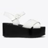 Bombe sandal med korsade remmar och plattform Bombe sandal med korsade remmar och plattform