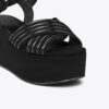 Bombe sandal med korsade remmar och plattform Bombe sandal med korsade remmar och plattform