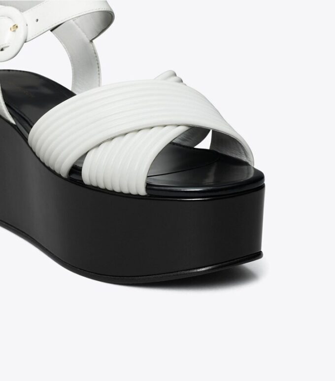 Bombe sandal med korsade remmar och plattform Bombe sandal med korsade remmar och plattform