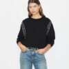 Broderad sweatshirt i fransk frotté Broderad sweatshirt i fransk frotté