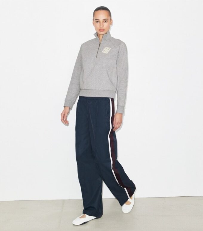 Broderad sweatshirt i fransk frotté Broderad sweatshirt i fransk frotté