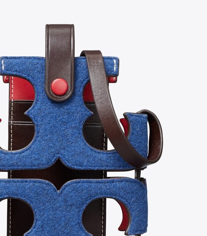 Crossbody-väska i filt med utskuren logotyp Crossbody-väska i filt med utskuren logotyp