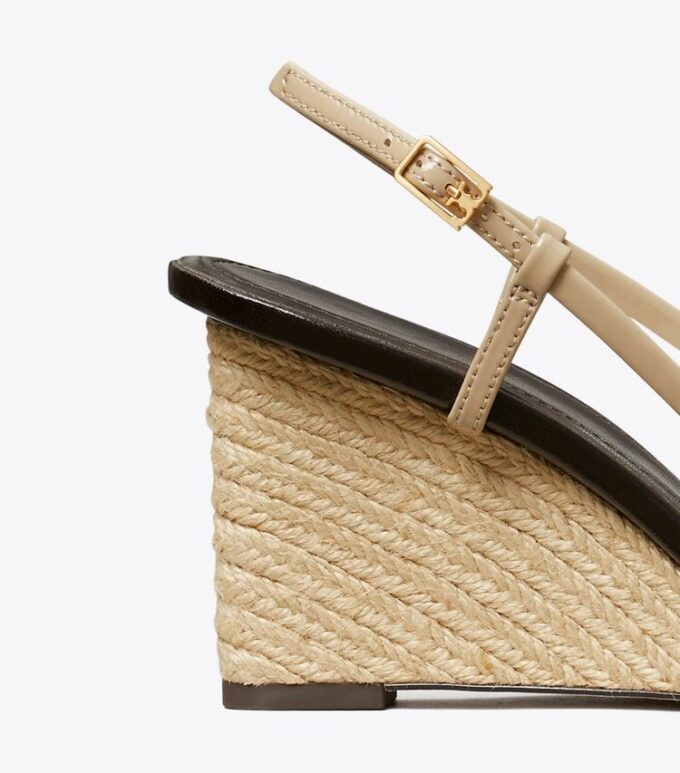 Espadriller med flera remmar och kilklack
