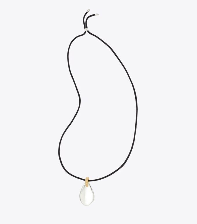 Halsband med stort hänge Halsband med stort hänge