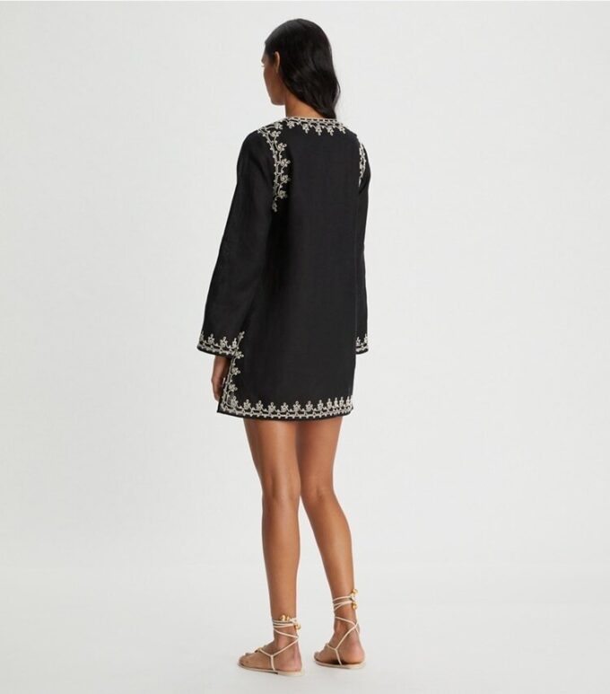 Kort kaftan med dekorationer Kort kaftan med dekorationer