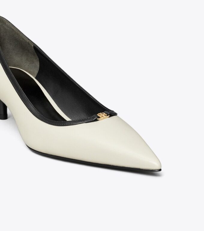 Lågklackade pumps med Double T-spänne Lågklackade pumps med Double T-spänne