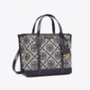 Perry T Monogram liten tote med tre fack Perry T Monogram liten tote med tre fack