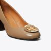 Pumps med flera logotyper