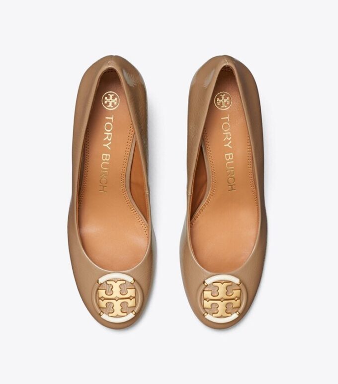 Pumps med flera logotyper