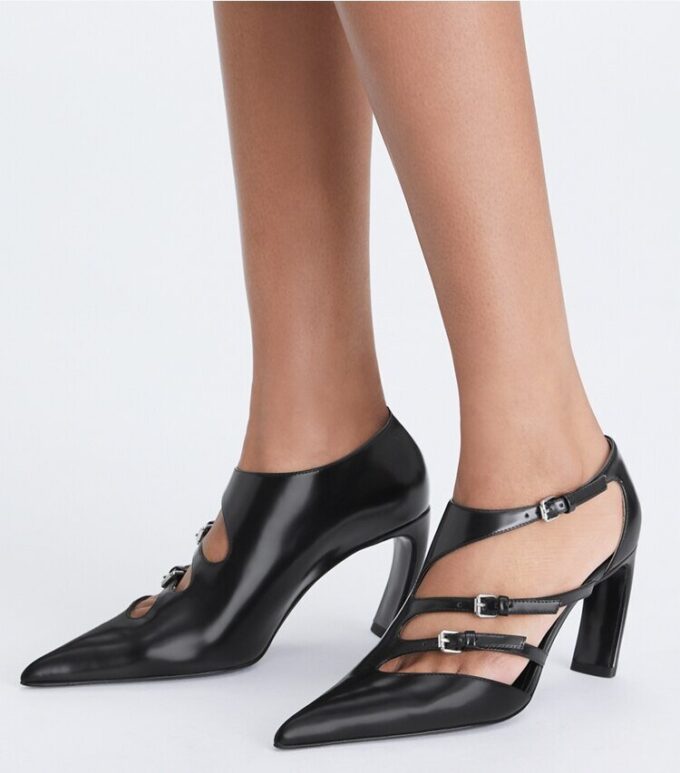 Pumps med flera spännen
