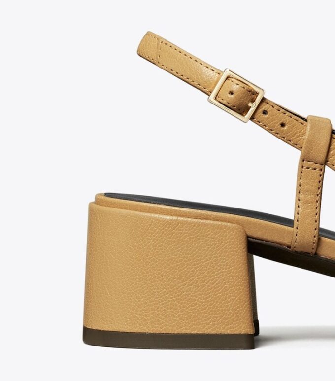 Pumps med tåhätta och slingback Pumps med tåhätta och slingback