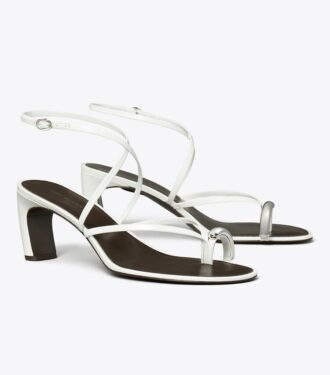 Sandaler med flera remmar och klack