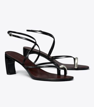 Sandaler med flera remmar och klack