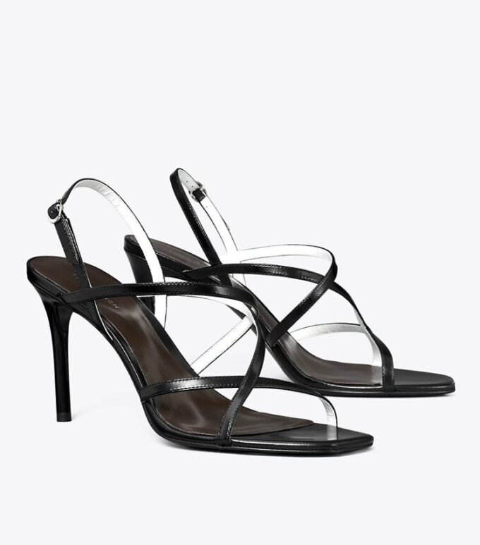 Sandaler med flera remmar och klack Sandaler med flera remmar och klack