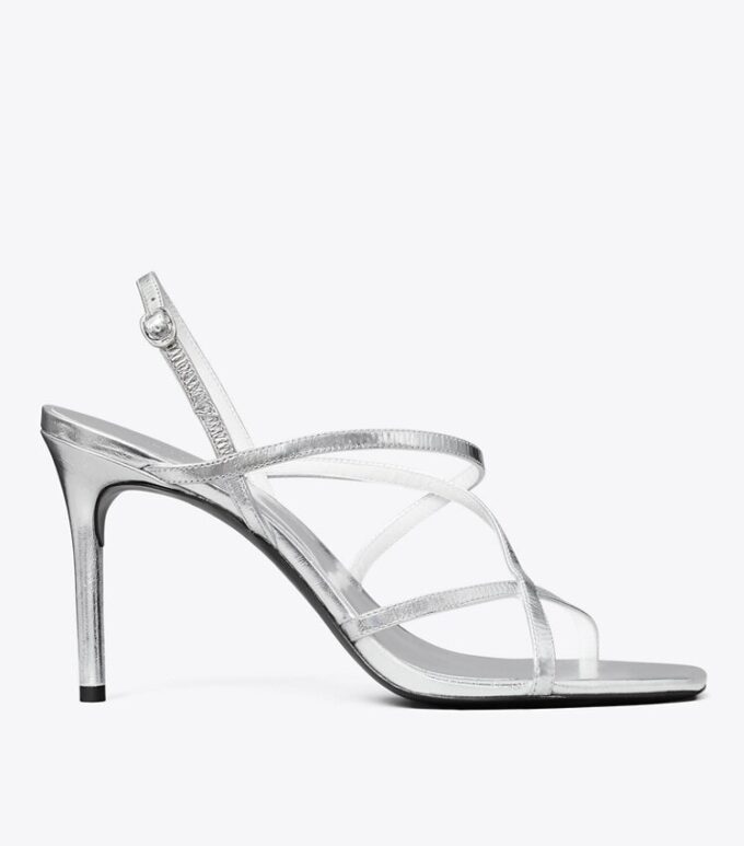 Sandaler med flera remmar och klack Sandaler med flera remmar och klack