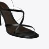 Sandaler med flera remmar och klack Sandaler med flera remmar och klack