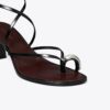 Sandaler med flera remmar och klack Sandaler med flera remmar och klack