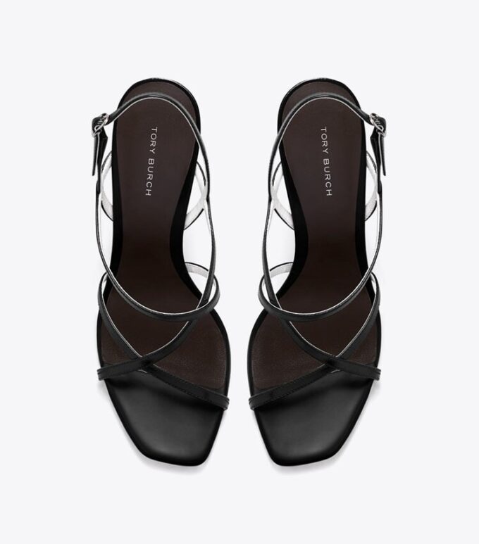Sandaler med flera remmar och klack Sandaler med flera remmar och klack