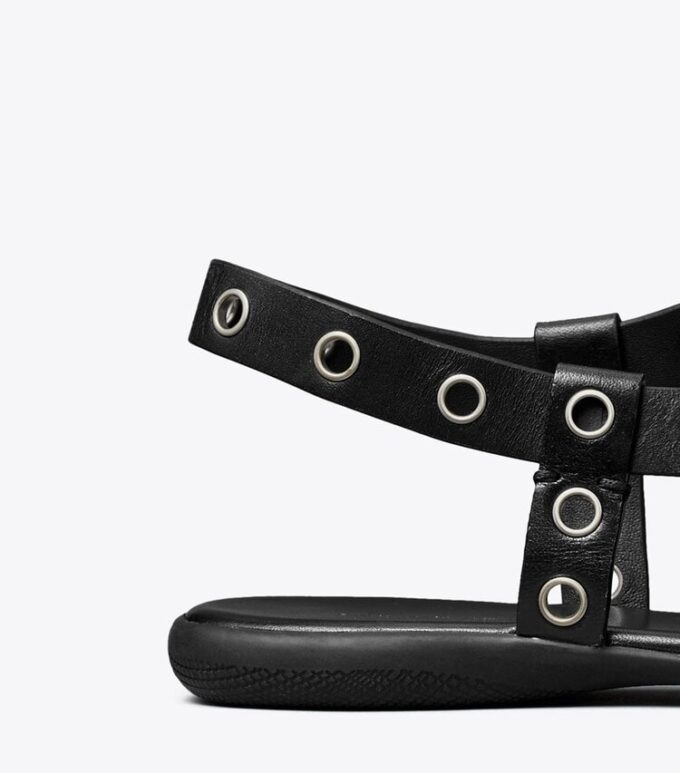 Sandaler med öglor vid tårna