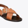 Sandaler med korsade remmar