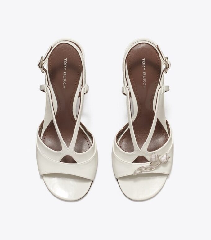 Sandaler med vriden klack Sandaler med vriden klack