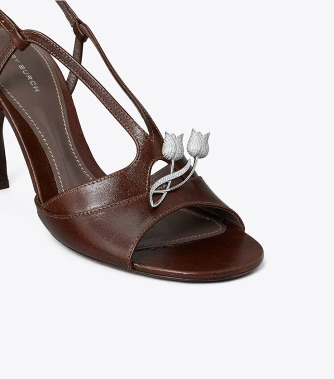 Sandaler med vriden klack Sandaler med vriden klack