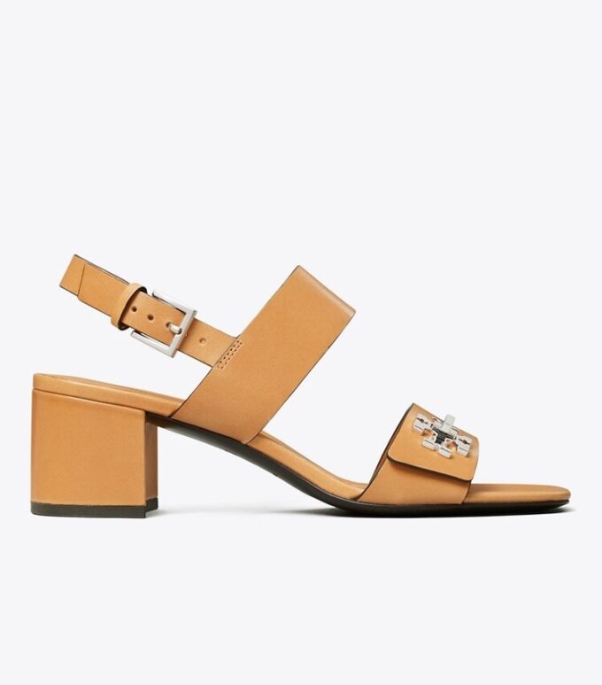Sandaler med vridlås och klack Sandaler med vridlås och klack
