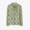 Silkesblus med rosett Silkesblus med rosett