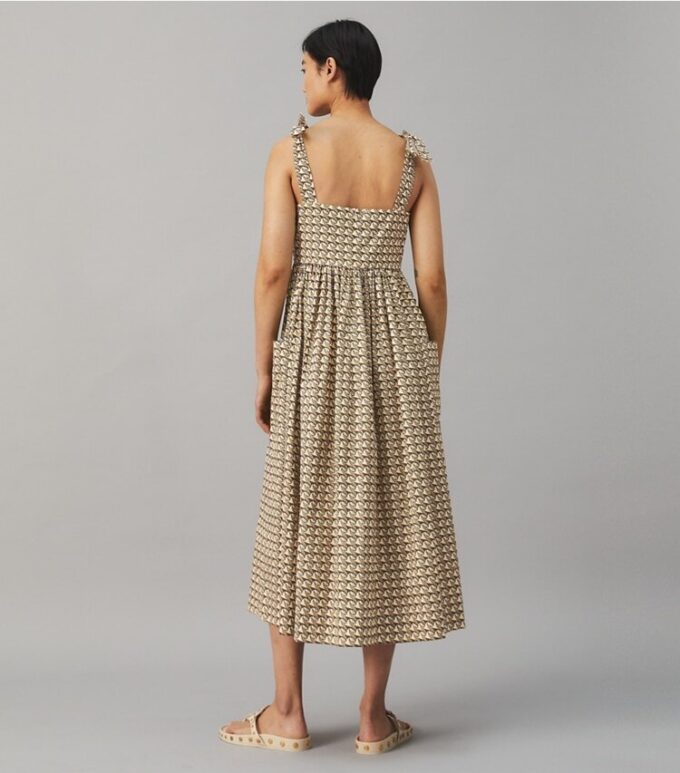 Strandklänning med knytband i axlarna Strandklänning med knytband i axlarna