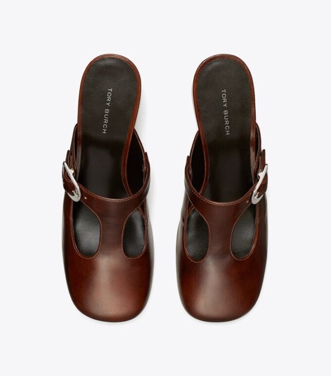 Violett mule med T-rem och klack Violett mule med T-rem och klack