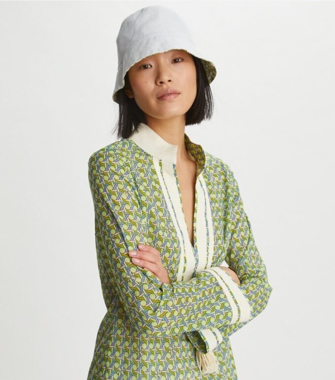 Vändbar bucket hat med kort brätte i korgväv Vändbar bucket hat med kort brätte i korgväv